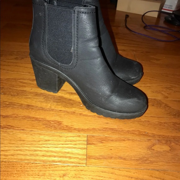 Boohoo winter / fall ankle booties shoes size 6 - Picture 2 of 6
